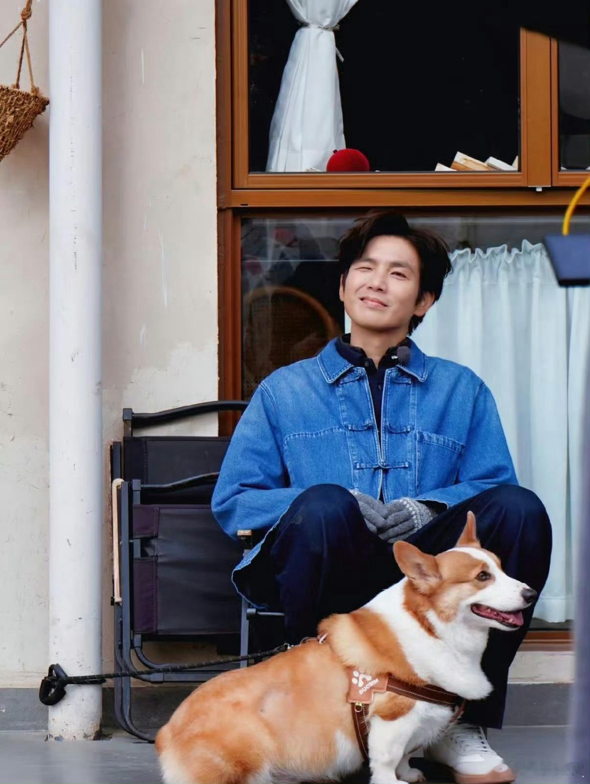 何以笙箫默播出10年了！何以琛今年50多岁。钟汉良版何以琛永远是我心里的白月光啊