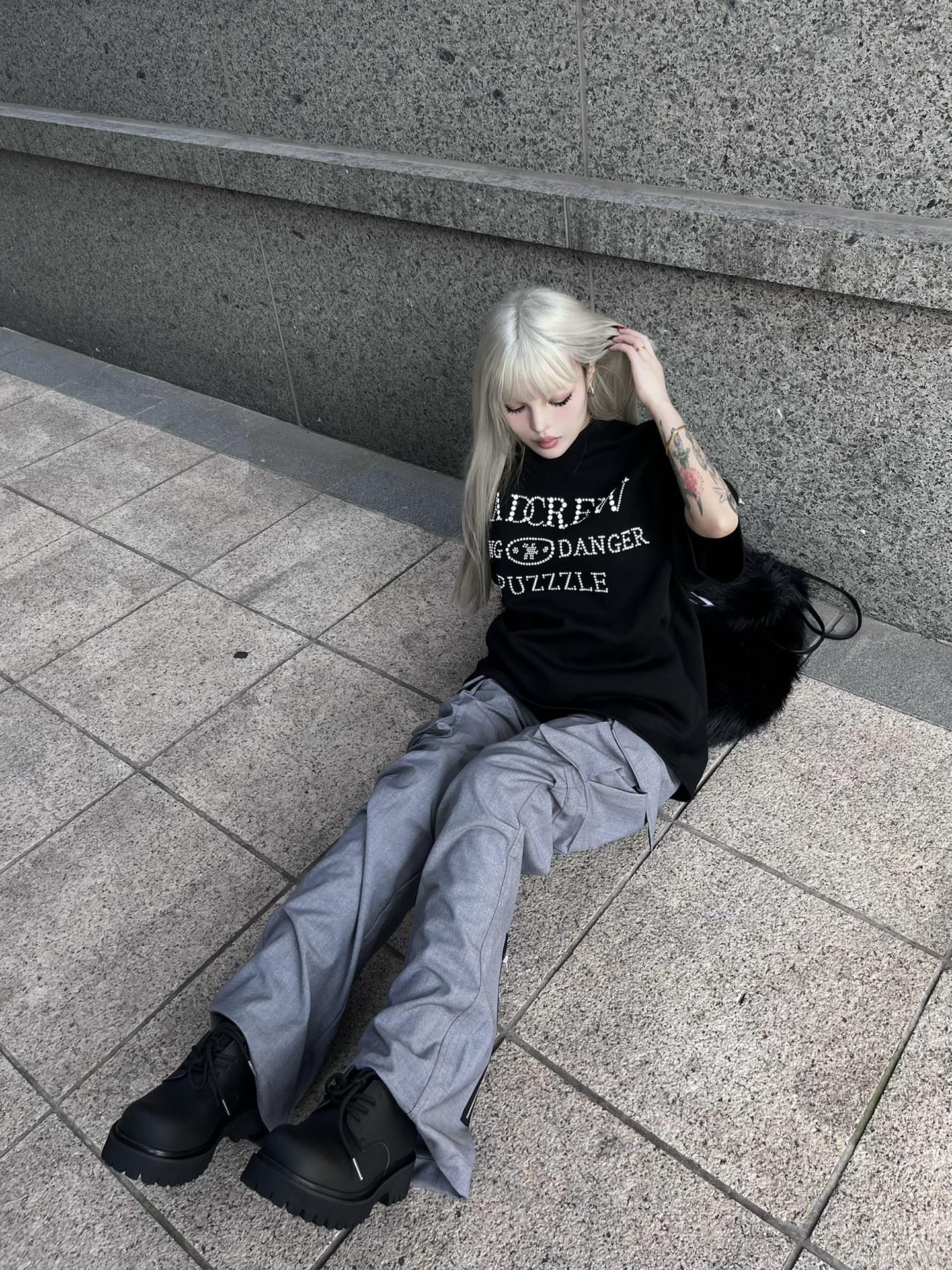 她凌晨两点说肚子疼 你叫她多喝热水
她凌晨三点叫你出去买桃 你跑得比狗还快