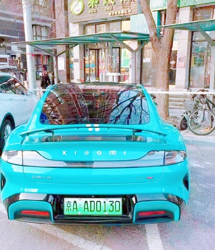 现在都相信了吧
小米汽车SU7
直接上牌回应了
说句实话小米造车的决心其实已经定