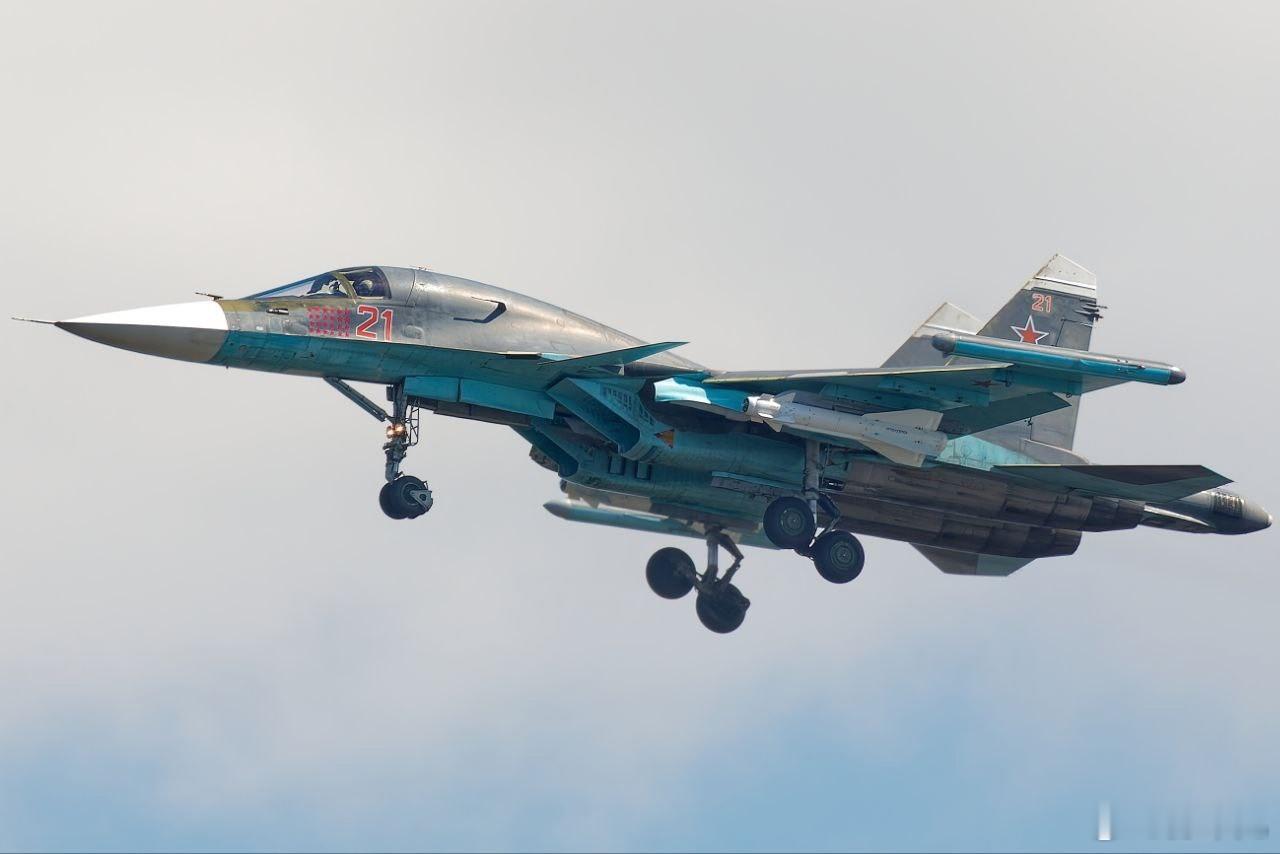 这架苏-34前线轰炸机完成了240次战斗出击我们通常认为的战斗力，其实不只是技战