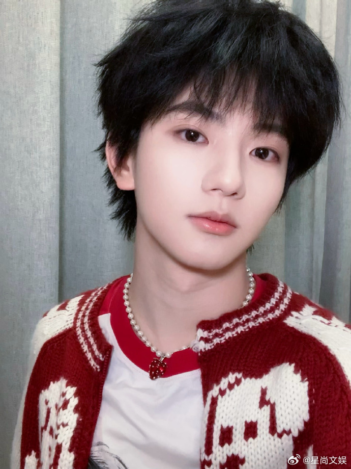 穆祉丞更旧二宫格穆祉丞更旧live谁能拒绝！穆祉丞的旧live二宫格，库存里的他