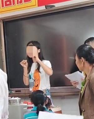 [嘘]“必须彻查！”重庆，一小学开家长会，老师要求家长们必须携带身份证，家长一脸