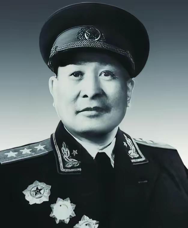 1949年，74军军长邱维达被俘，负责审核战犯名单的钟期光看到他的名字后，笑道：