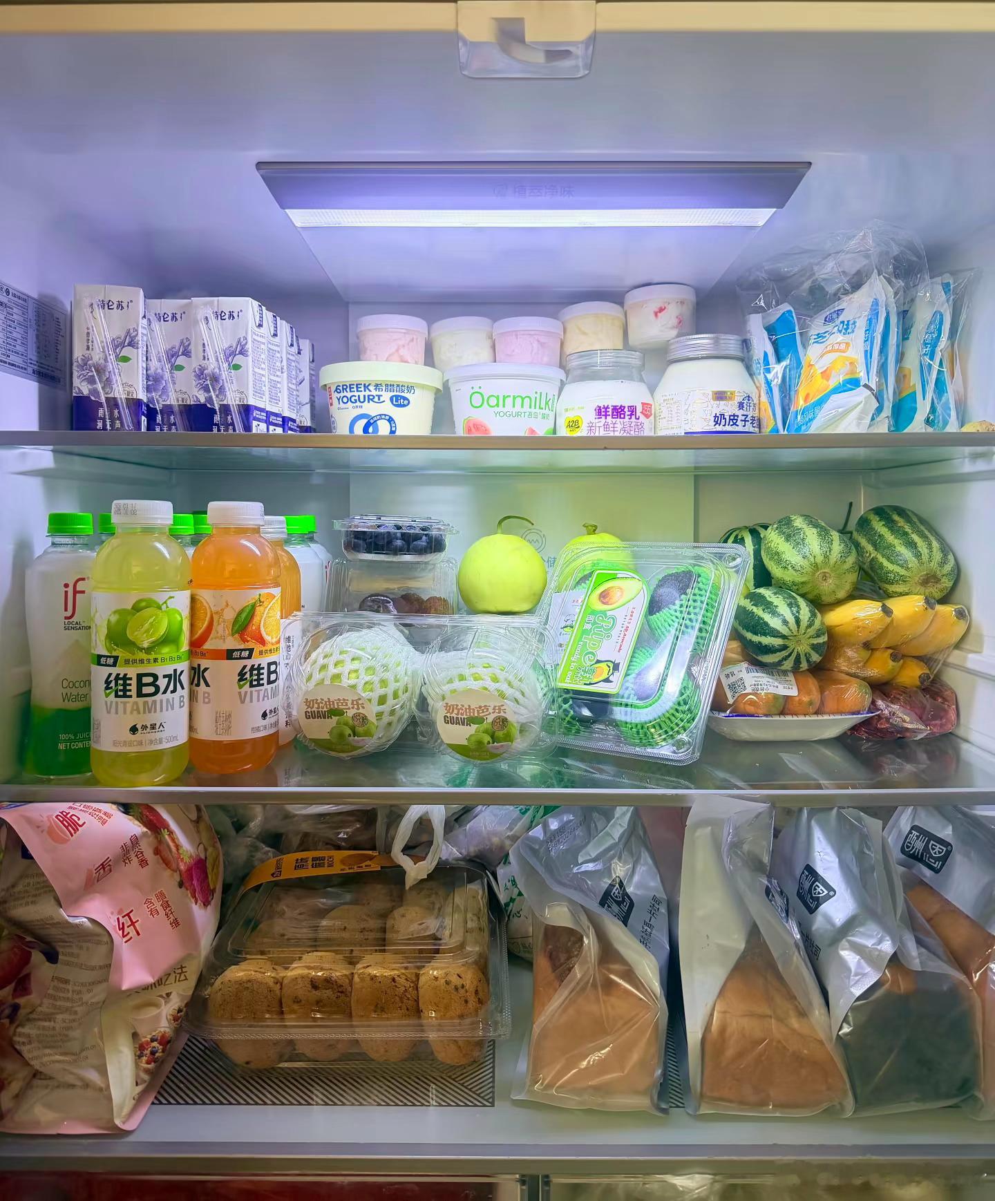夏天怎么用冰箱更省电天一热冰箱就没歇过，塞满西瓜雪糕剩饭菜，月底电费直接吓一跳，