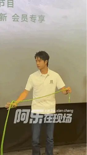 王一博花式打绳结，打的也太溜了 ​​​
