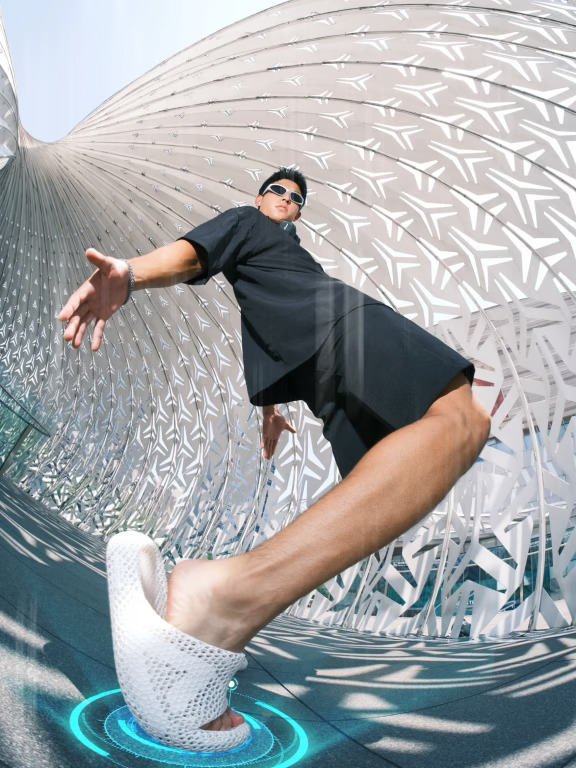 匹克3D打印未来感拖鞋｜夏日黑科技上脚