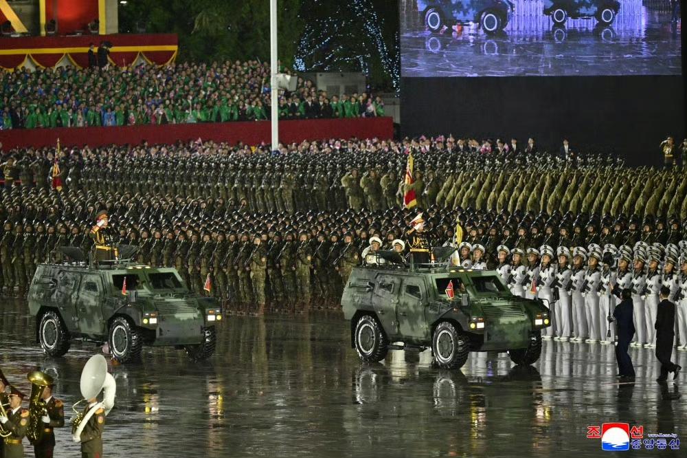哇！来一组朝鲜阅兵大掠影！
你们见过韩国阅兵吗？
不知道，韩国人看了朝鲜大阅兵会