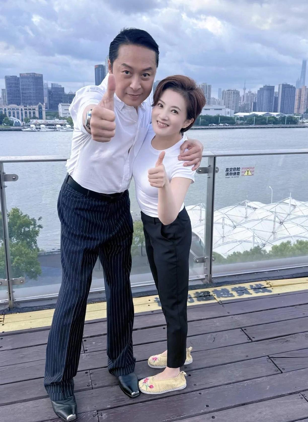 金铭与马景涛近照，颜值已不复当年。出道即巅峰的金铭因为出演琼瑶剧《婉君》成名，1