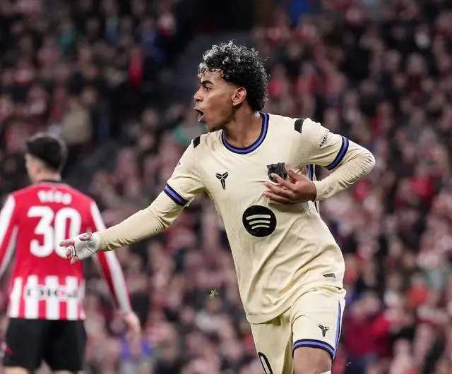 18岁亚马尔复制梅西经典：彩虹球进死角 对手倒下！生涯50球西甲第27轮，巴萨客