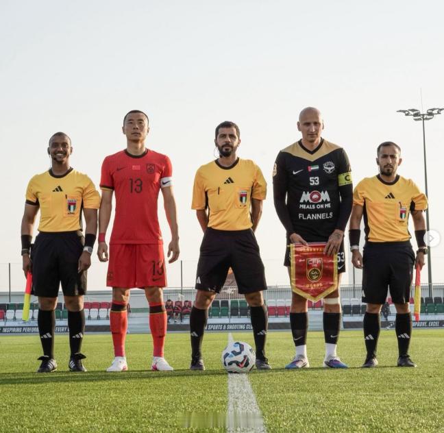 阿拉伯猎鹰出息了，和中国队热身，0-2小输一场，张玉宁、林良铭进球。 