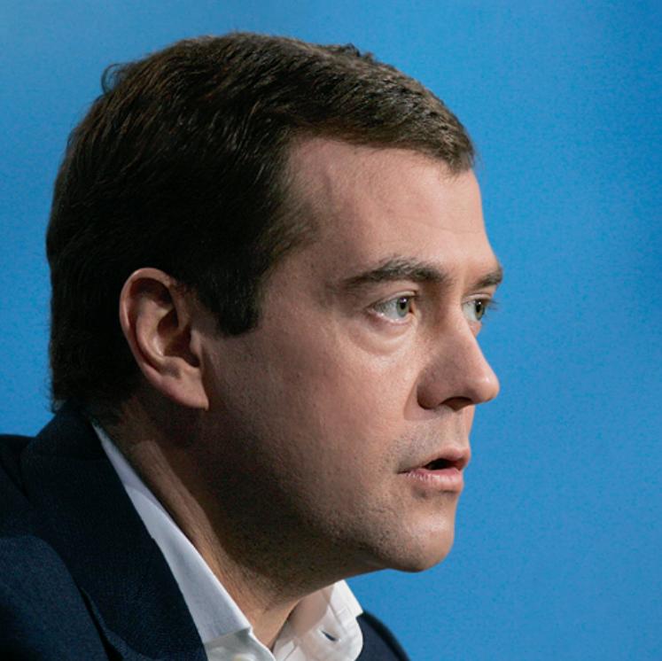 梅德韦杰夫在3月5日晚写道：“北约真是疯了！先是美国刺杀了伊朗领导人，挑起中东战