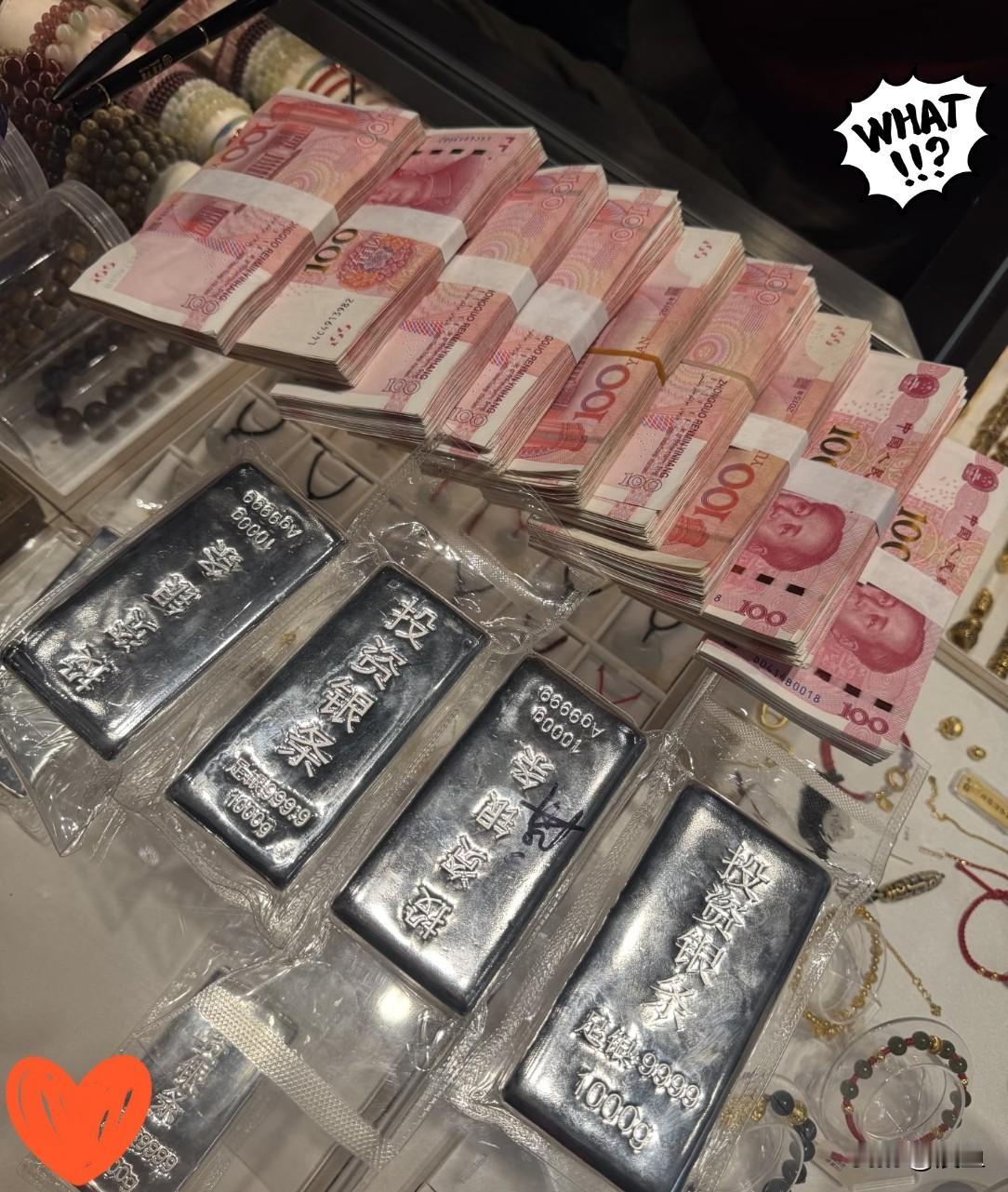 这心跳快得都要从嗓子眼蹦出来了！

刚才迷迷糊糊摸手机看了一眼盘面，吓得我后背全