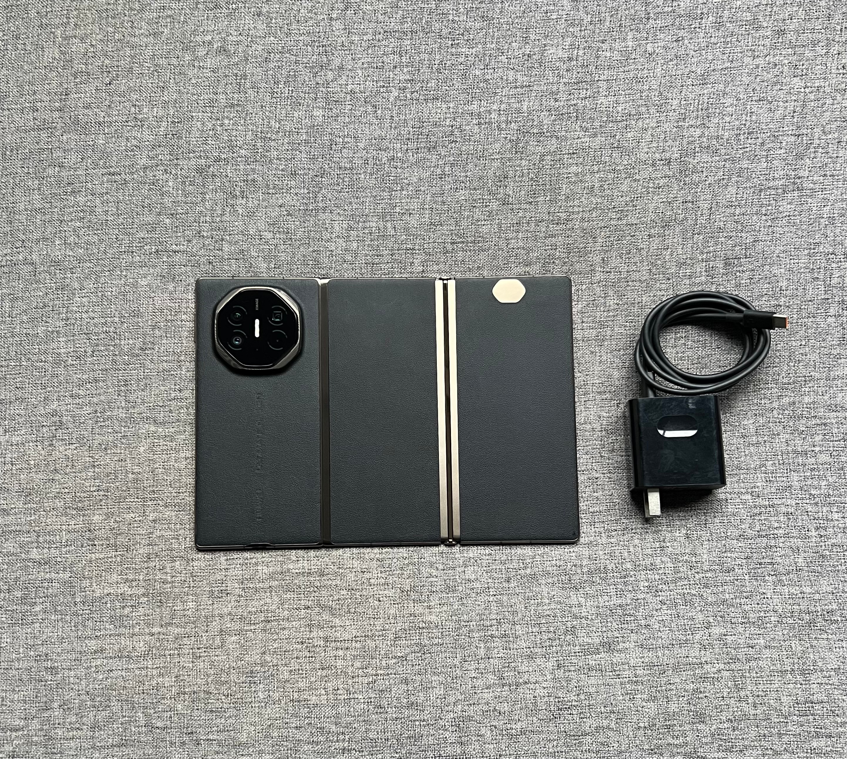 华为Mate XT 非凡大师 16+1TB 玄黑，99新实际使用仅两月其余闲置，