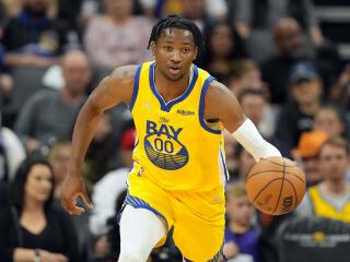 勇士队操作真让人无语。库里38岁，巴特勒37岁，格林36岁，霍福德40岁，这么老