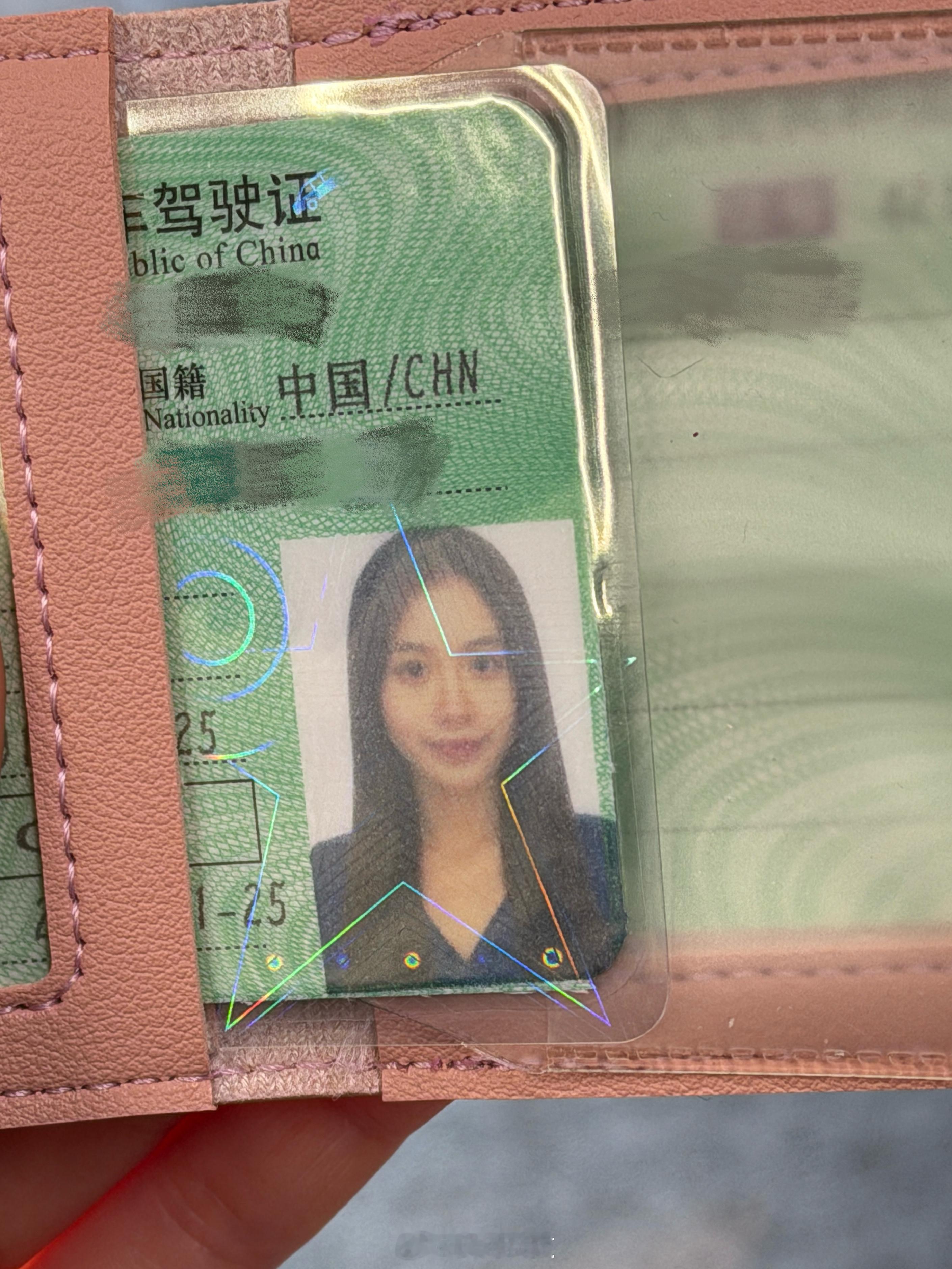 驾驶证过期快两个月今天终于是把证给换了没想到自助拍照还能加美颜大家觉得这照片拍的