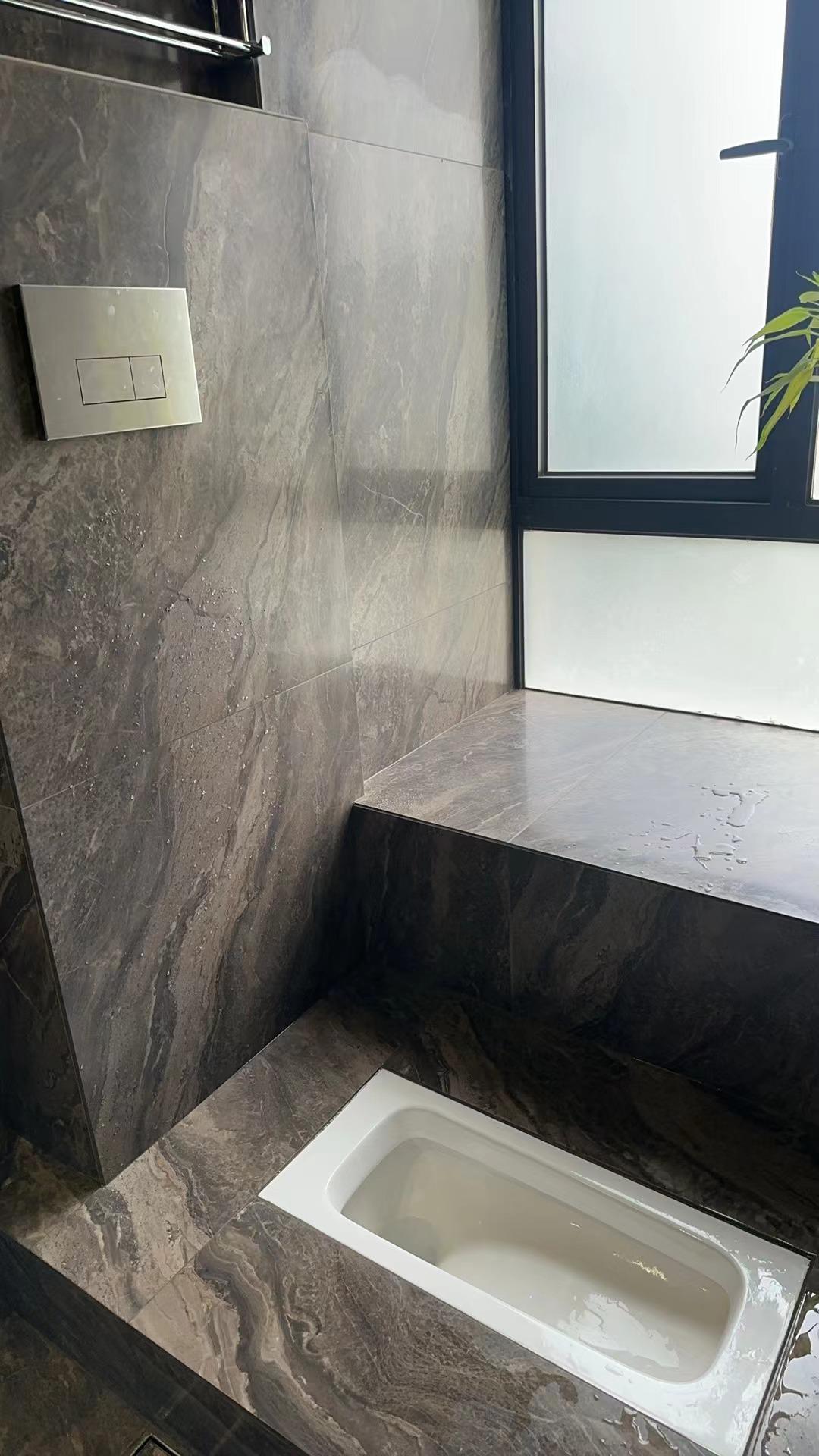 卫生间铺贴这种颜色好看吗？装修最令人头痛的问题是选材，特别是卫生间里面...