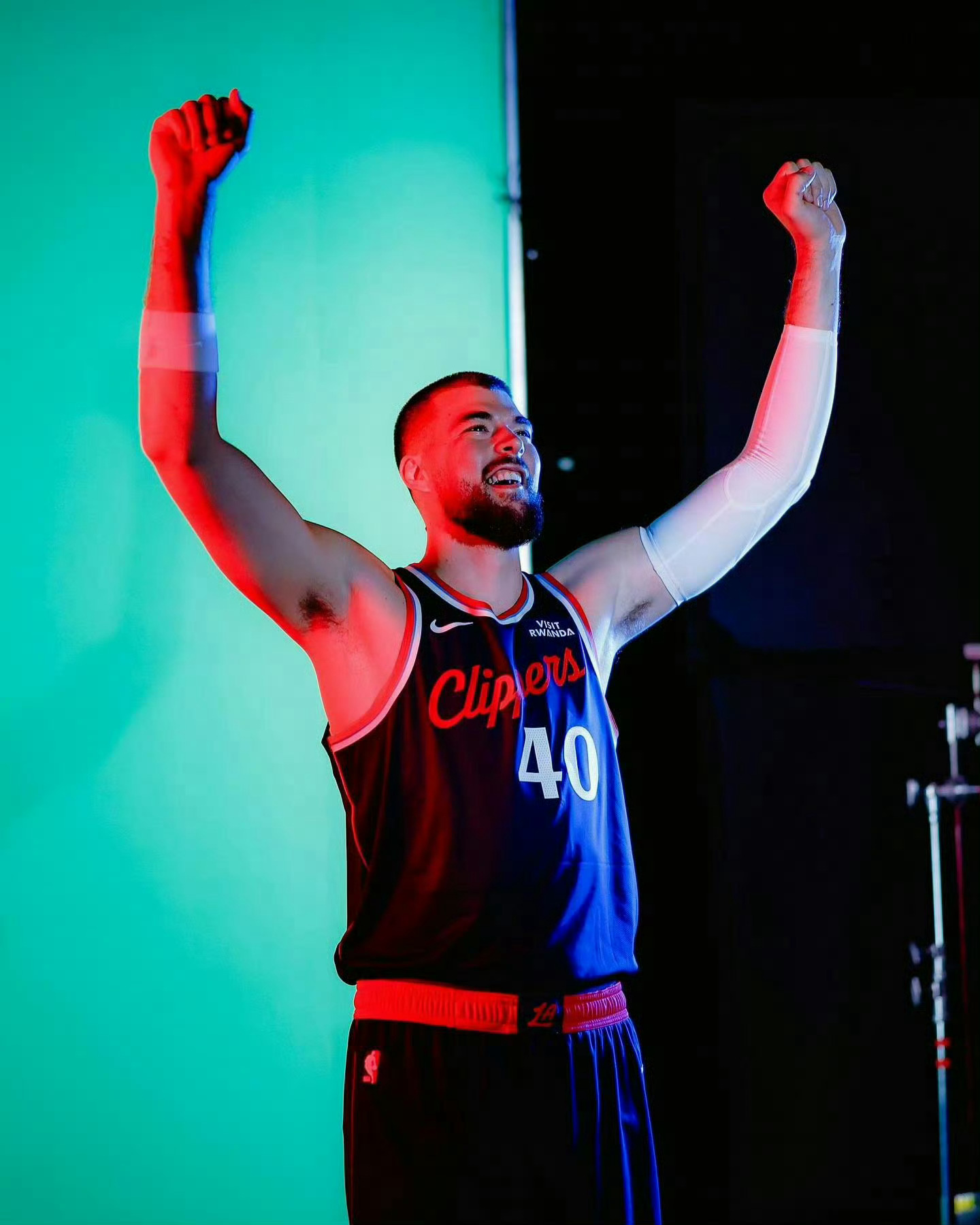 猛龙现在没内线，阿祖能不能爆一场！！！！快船vs猛龙