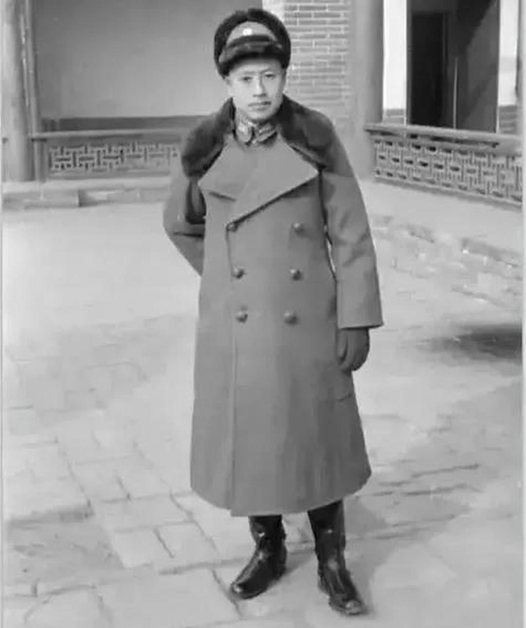 1943年，国军上将于学忠被两万日伪军围住，突围路线全被预判。危急时刻，少将魏凤