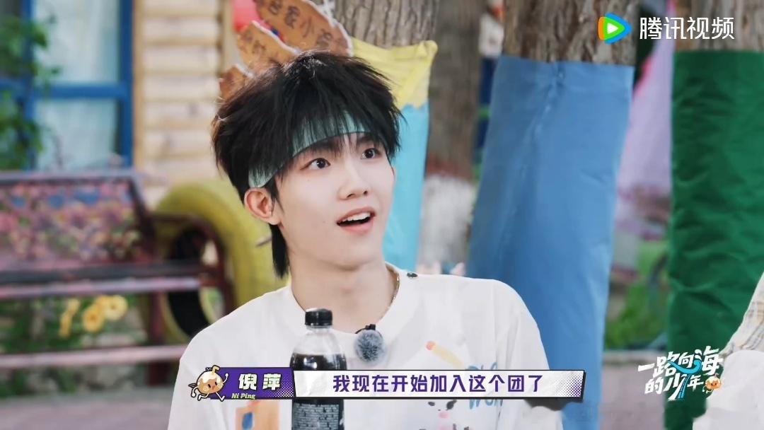 倪萍我儿子叫李飞倪萍要加入登陆少年组合一路向海的少年 倪萍老师真是行走的梗王，一