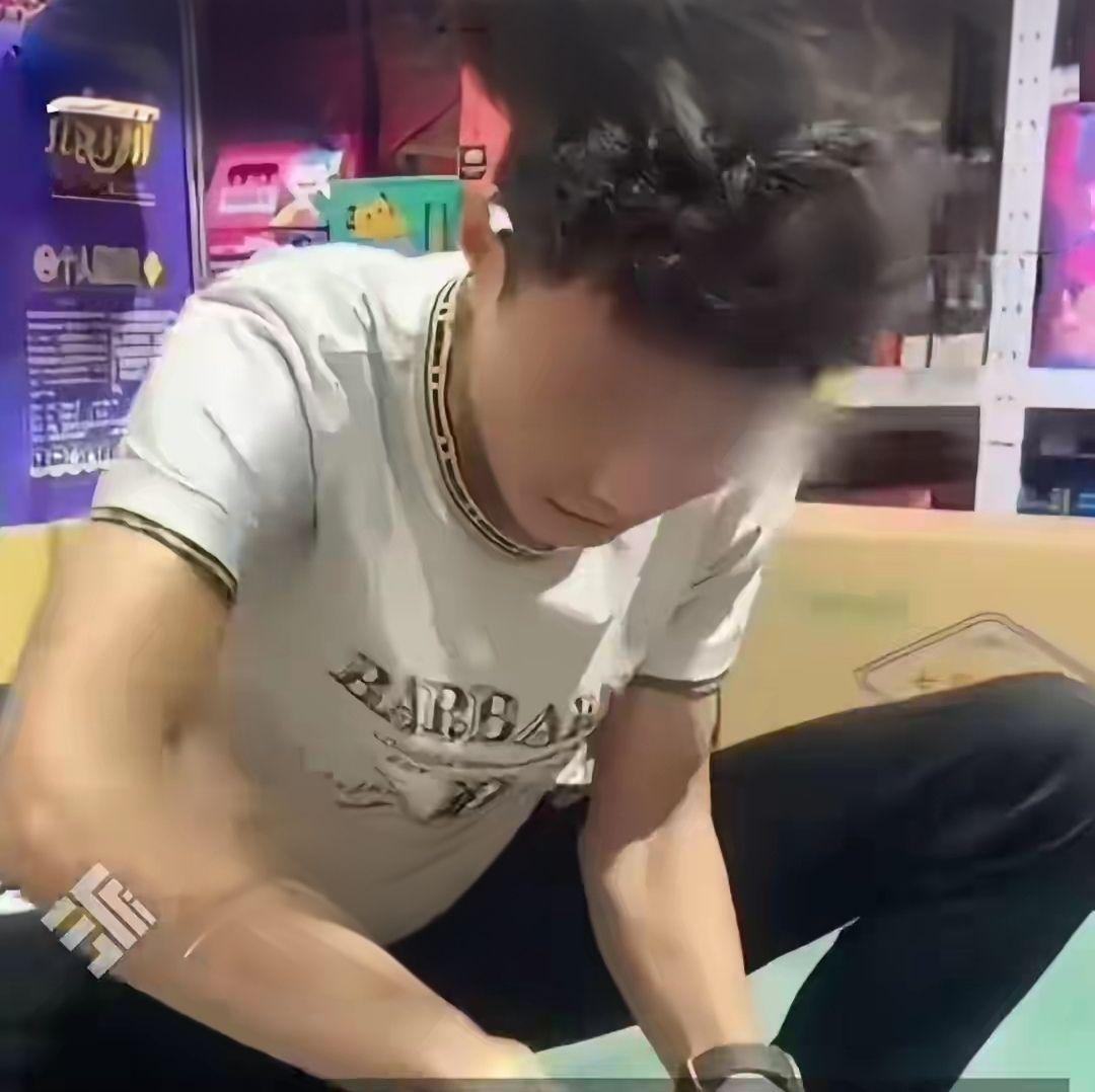 普通人的悲哀！
彬州这个彭某太傻了，进一千多万的货，证却卡着办不下来。
无奈之下