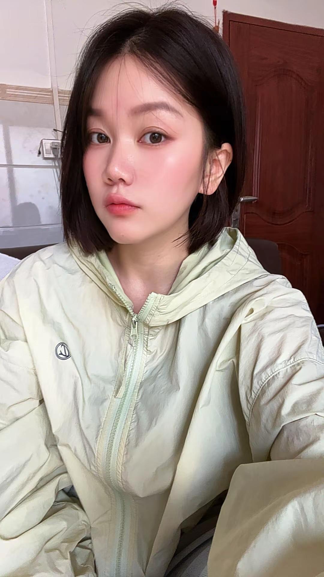 你如果不好好工作的话，以后就只能娶我这样的女孩子咯短发女生