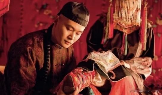 最近又看了一遍李冰冰和全智贤演的《雪花和密扇》，以前看过，没怎么弄懂，现在再看一
