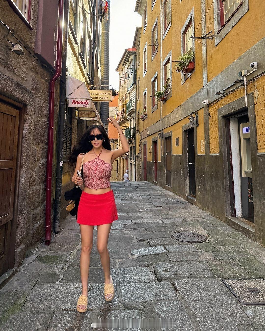 朴孝敏ins晒照，堪称旅拍范本！ ​​​