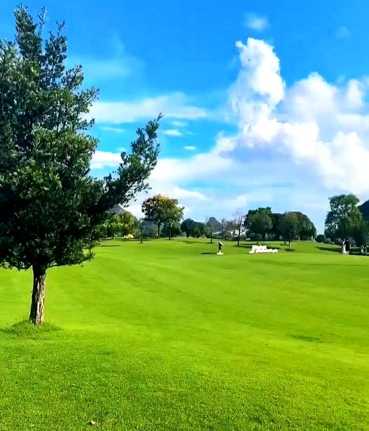 听说脸上长了痣就是富贵命？
咱身边不少姐妹还真信了，左眉上、下巴、耳朵这些地方长