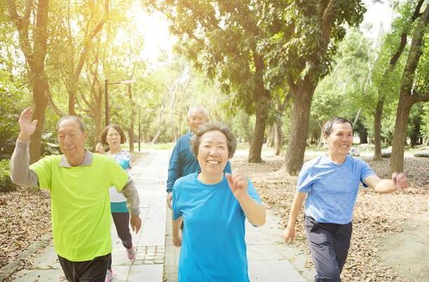 长寿秘诀找到了。人活着有6补。


去年冬天我陪父亲回乡下，在村口碰见王大爷又坐