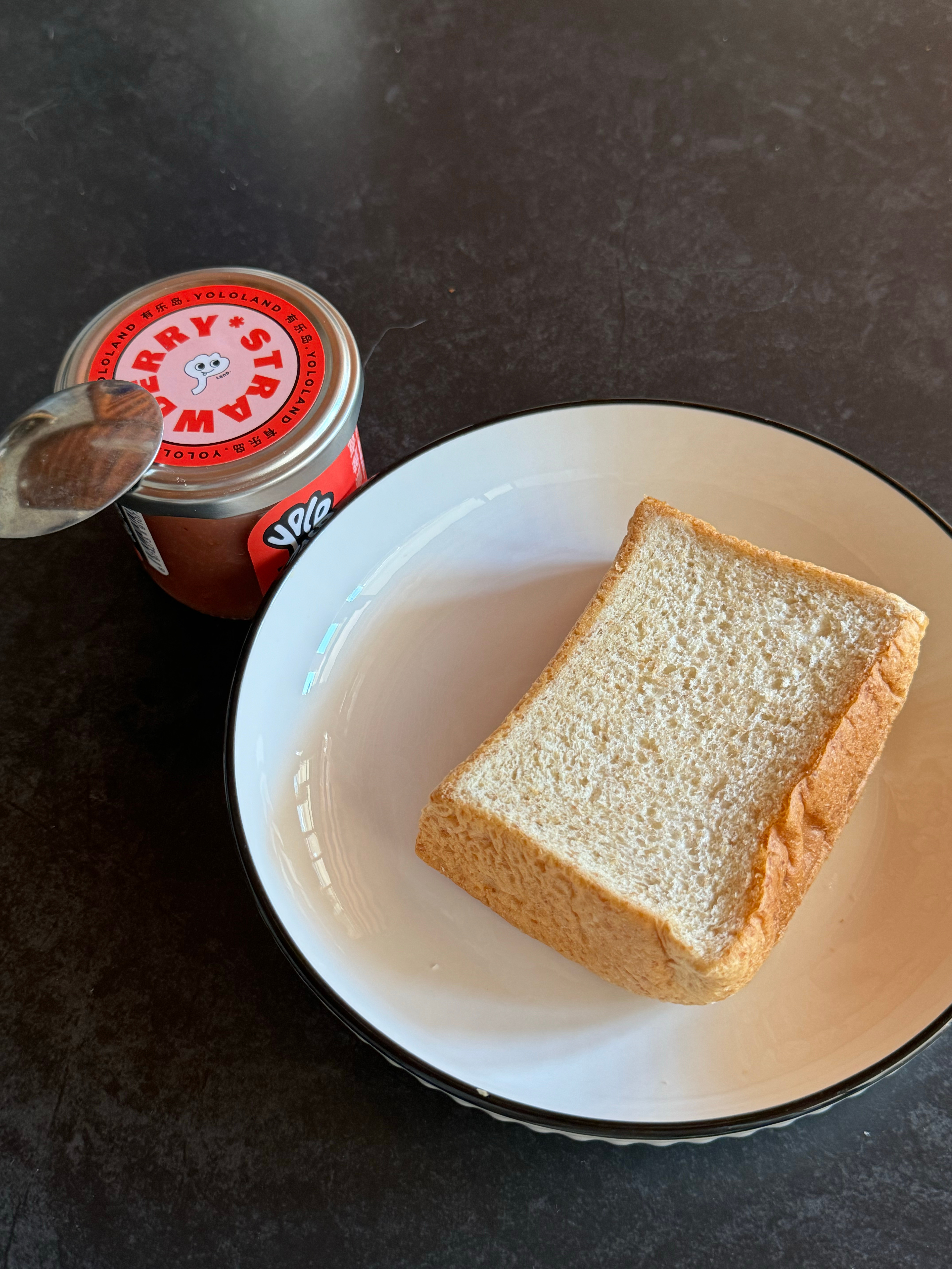 美丽生活淡淡的，脑袋里没有太多杂念。想得太多会让人不快乐，刻意地去产出会让人觉得