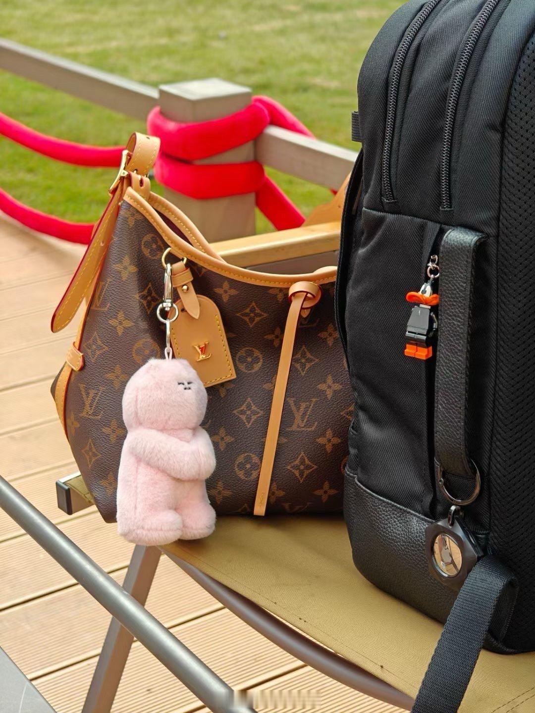 #LV中国涨价# 还好买得早…小号 Carry All 也确实耐看诶… ​​​