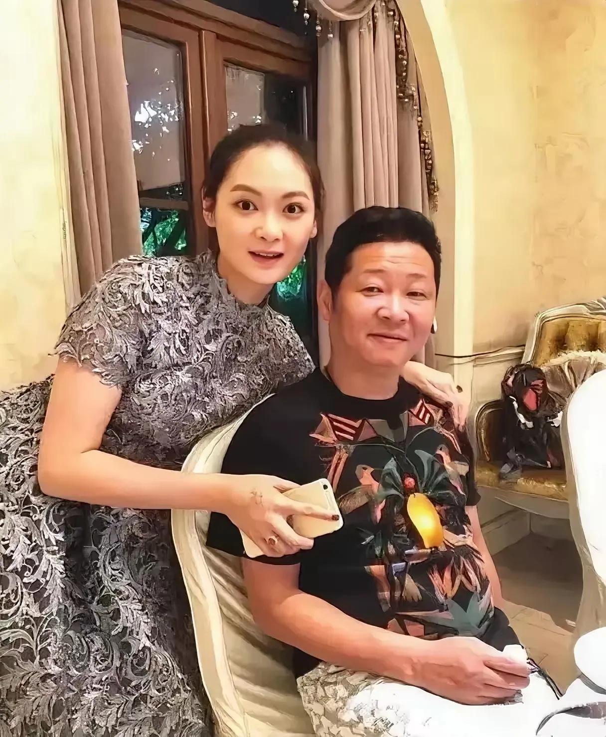 过气的三德子赵亮，娶这么漂亮的老婆正常吗？一点都不正常！赵亮曾经引以为傲的演员身