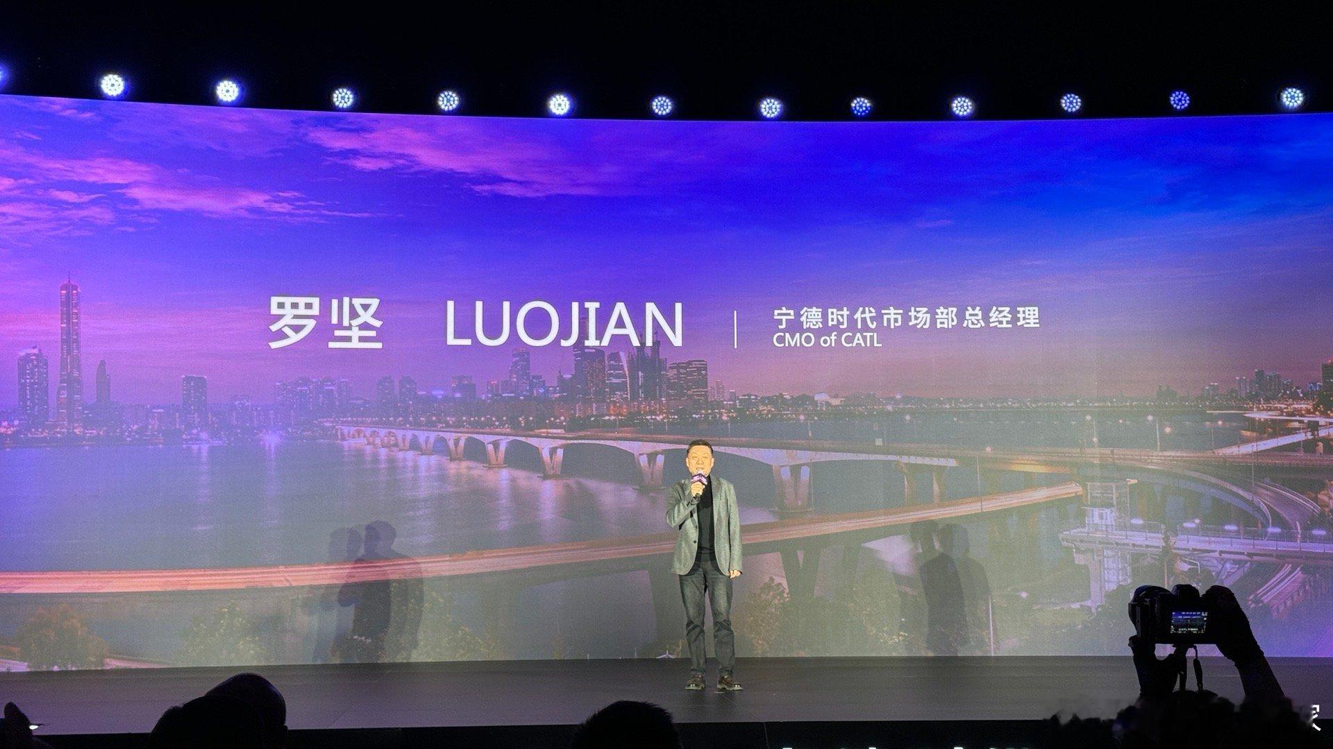 按照宁德时代CMO罗先生的说法，中国新车销售市场未来会走向接近100%新能源。[