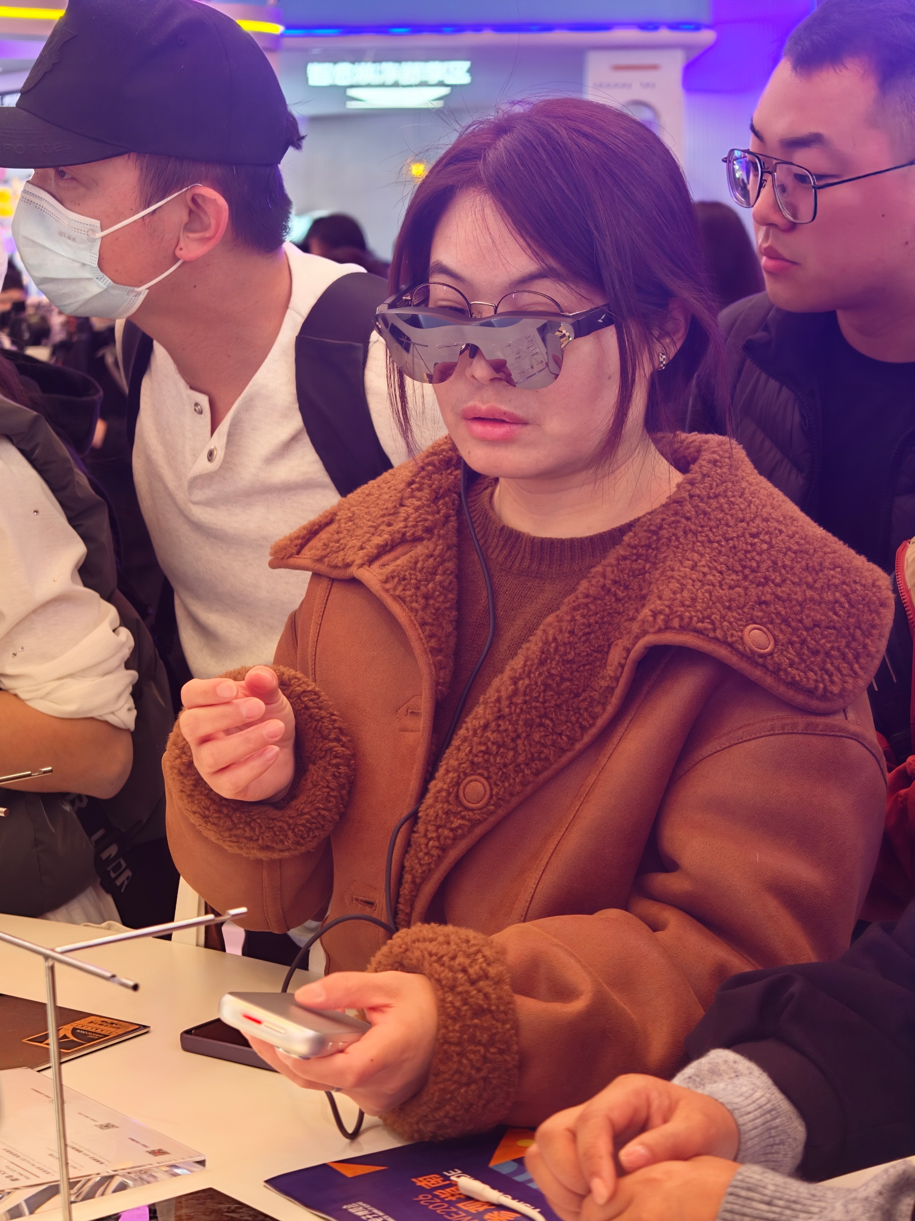 AWE2026 探展，怎么能少得了雷鸟！这个领域已经有很深的积累了，体验区全程排