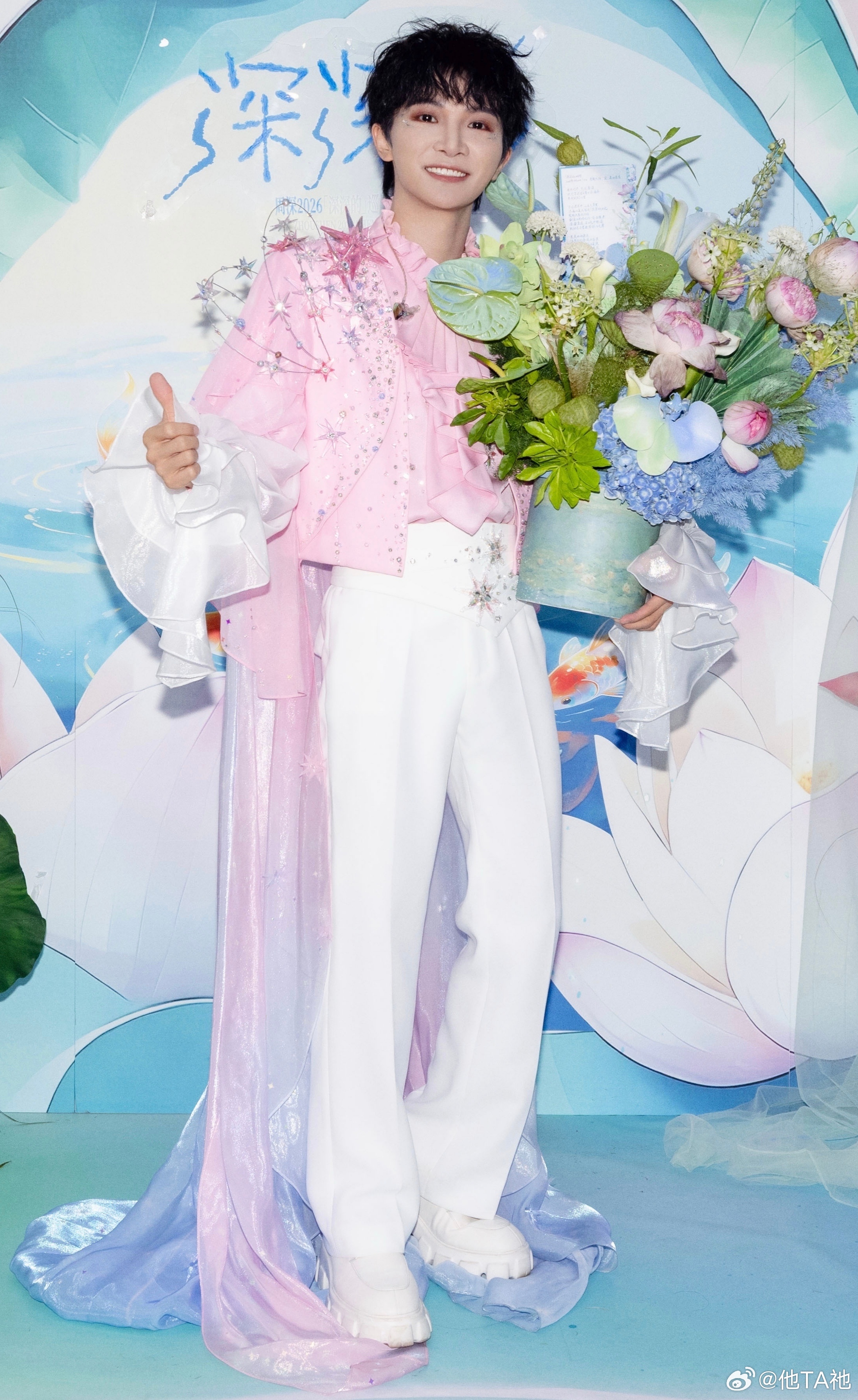 济南站_后台抱花➕合照[么么哒]荷花仙子💐[心]周深 [心]周深2026深深的