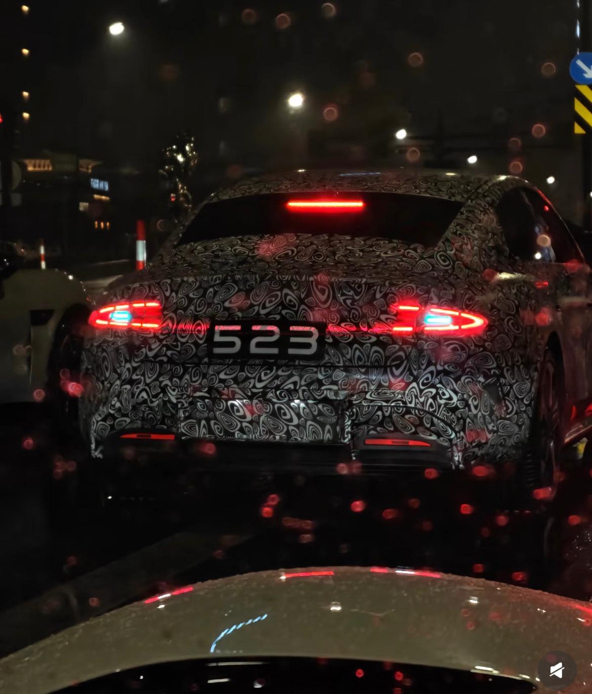 新一代小米su7的小蓝灯，这尾灯辨识度真高