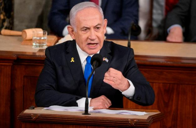 爆！以色列要打击伊朗！
【凤凰新闻】12月20日，数千名以色列民众在特拉维夫集会