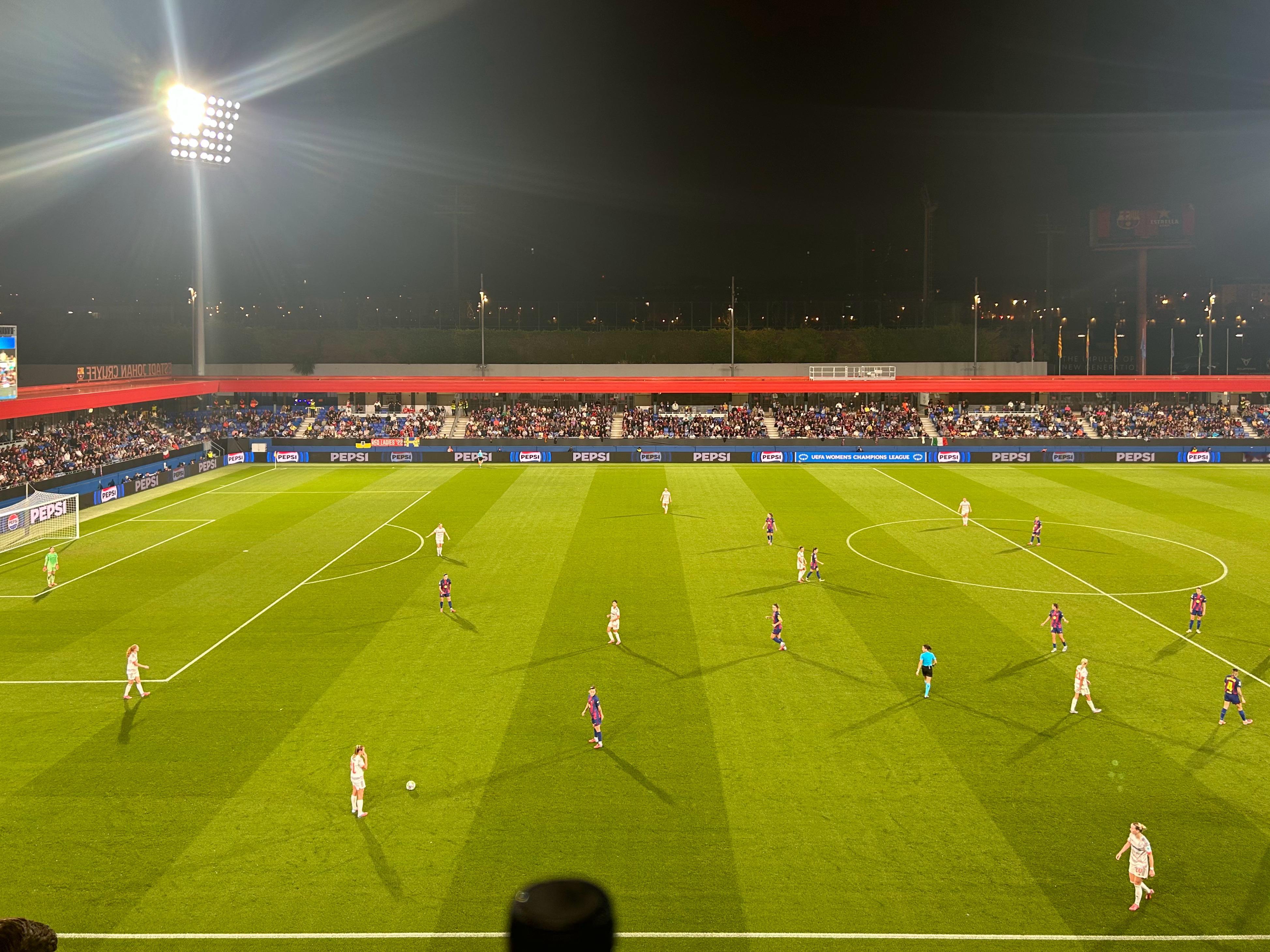 虽然但是，潜意识里还是觉得为了“身边坐着的是一位日本记者，重点关注着本国球员的表