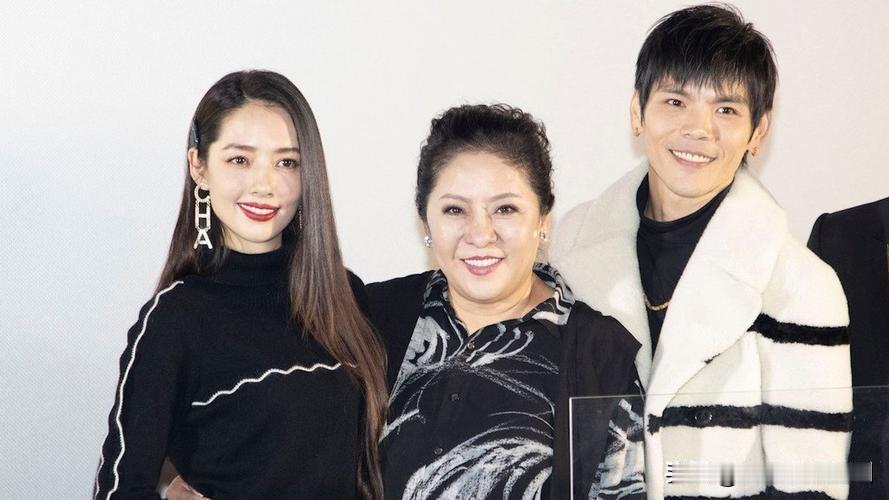 向太回应向佐郭碧婷分居：感情稳定无需瞎操心
近日，向佐与郭碧婷长期分居两地引发热