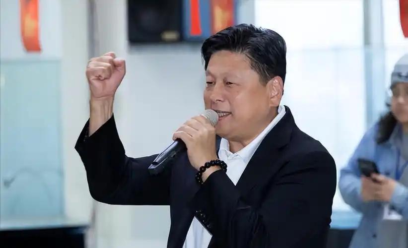台湾政坛最近发生的一幕，不少人感叹傅崐萁果然是江湖老手，整个蓝营在军购案前的分裂