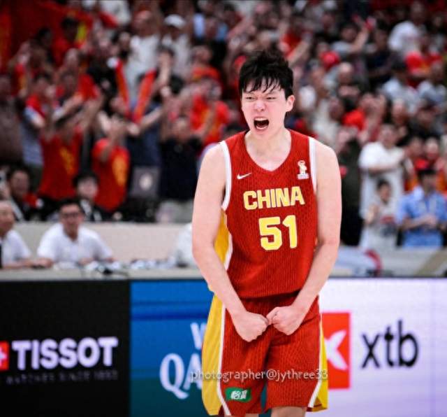 绝杀翻盘！杨瀚森封神中国男篮两连胜升至小组第三，日黎稳居前二