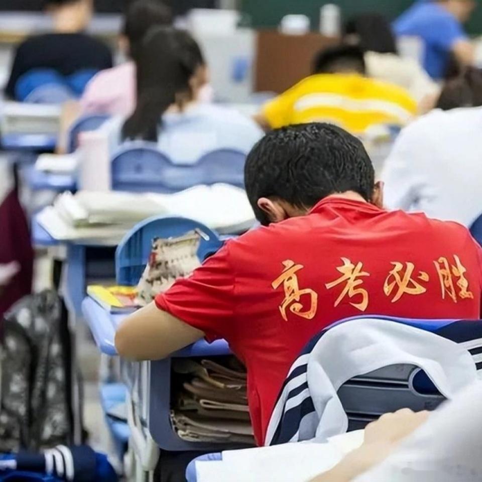 大学生喜爱内容共创计划高考加油想想4年以后，或者3年后，今年高考成功的人，就面临