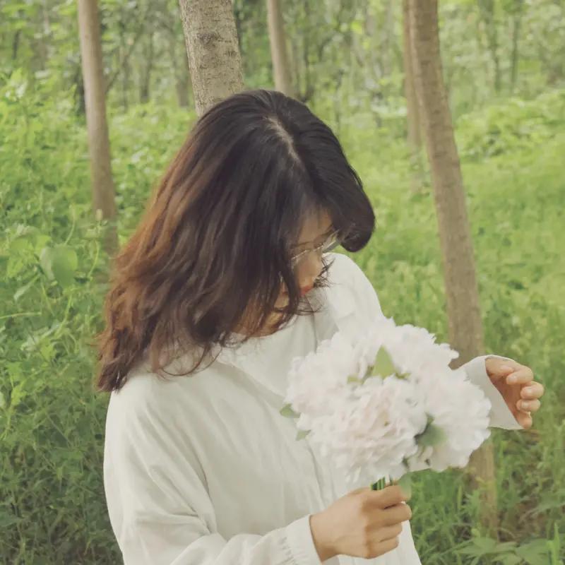 聪明和美貌只能选一样，我肯定站聪明这边。虽说美貌在短期内就像张入场券，上学时好看