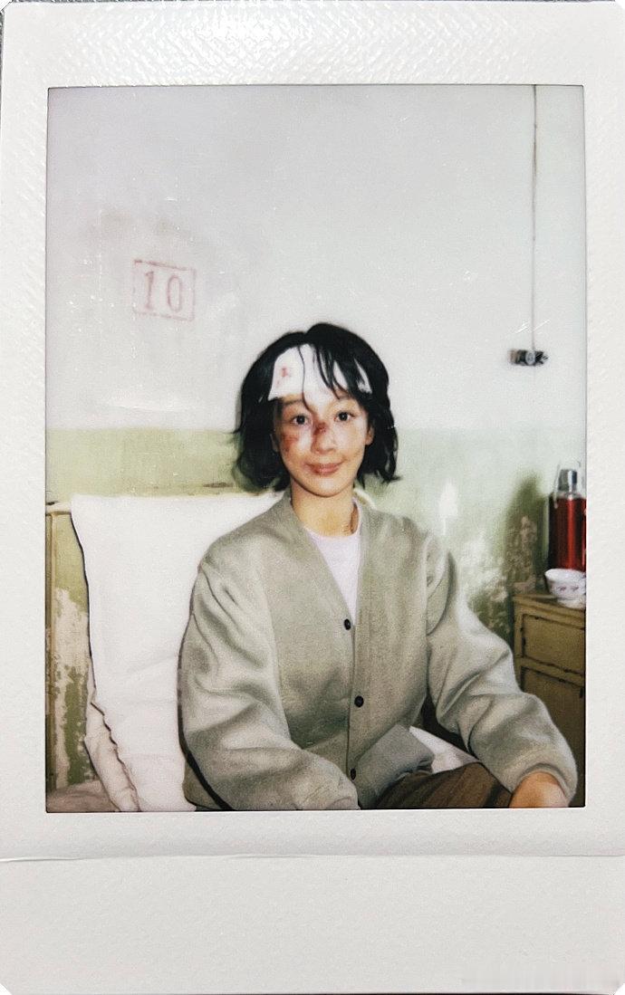 杨紫告别白菊 杨紫千字长文 杨紫告别白菊，是杨紫发生命树杀青长文，我会带着白菊留