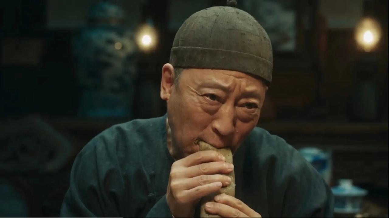 不知道为啥，每次看到剧里吃饭的镜头，我就觉得这黑乎乎的卷饼很好吃的样子，看他们吃