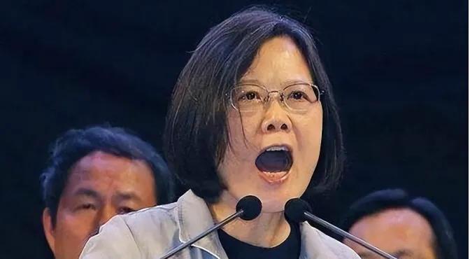 蔡英文叫嚣道：“24年台湾国防预算高达6069亿新台币，为历史新高！”可让人没想