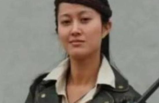 “谁能杀鬼子，我就和他睡觉！”1943年，女土匪吕芪见很多男人垂涎她的美色，说道