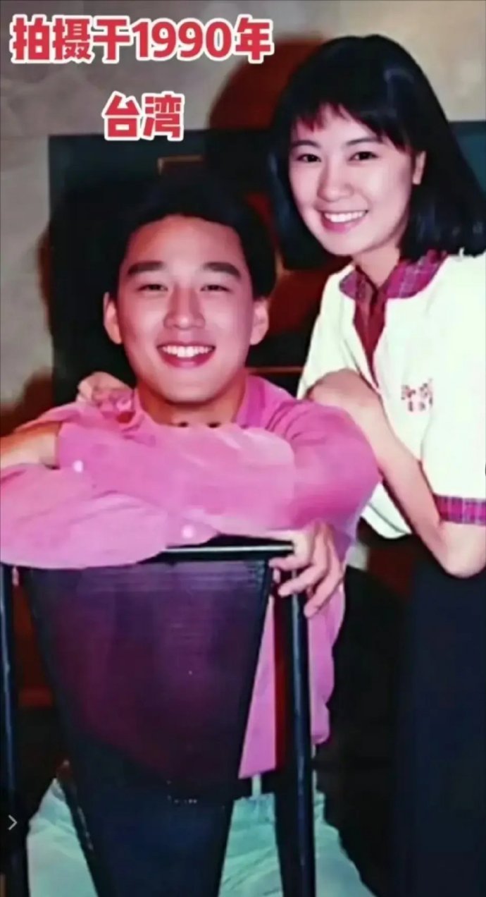 1990年的王耀庆和贾静雯男帅女美，舅舅那会唇红齿白、儒雅憨厚… 