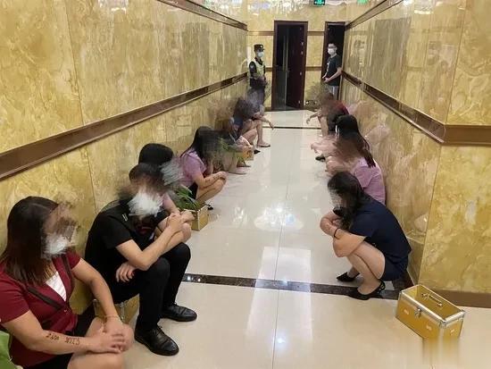 雷霆扫黄持续这么多年，依然被一部分人曲解为“矫枉过正”，甚至是“没有必要”，我来