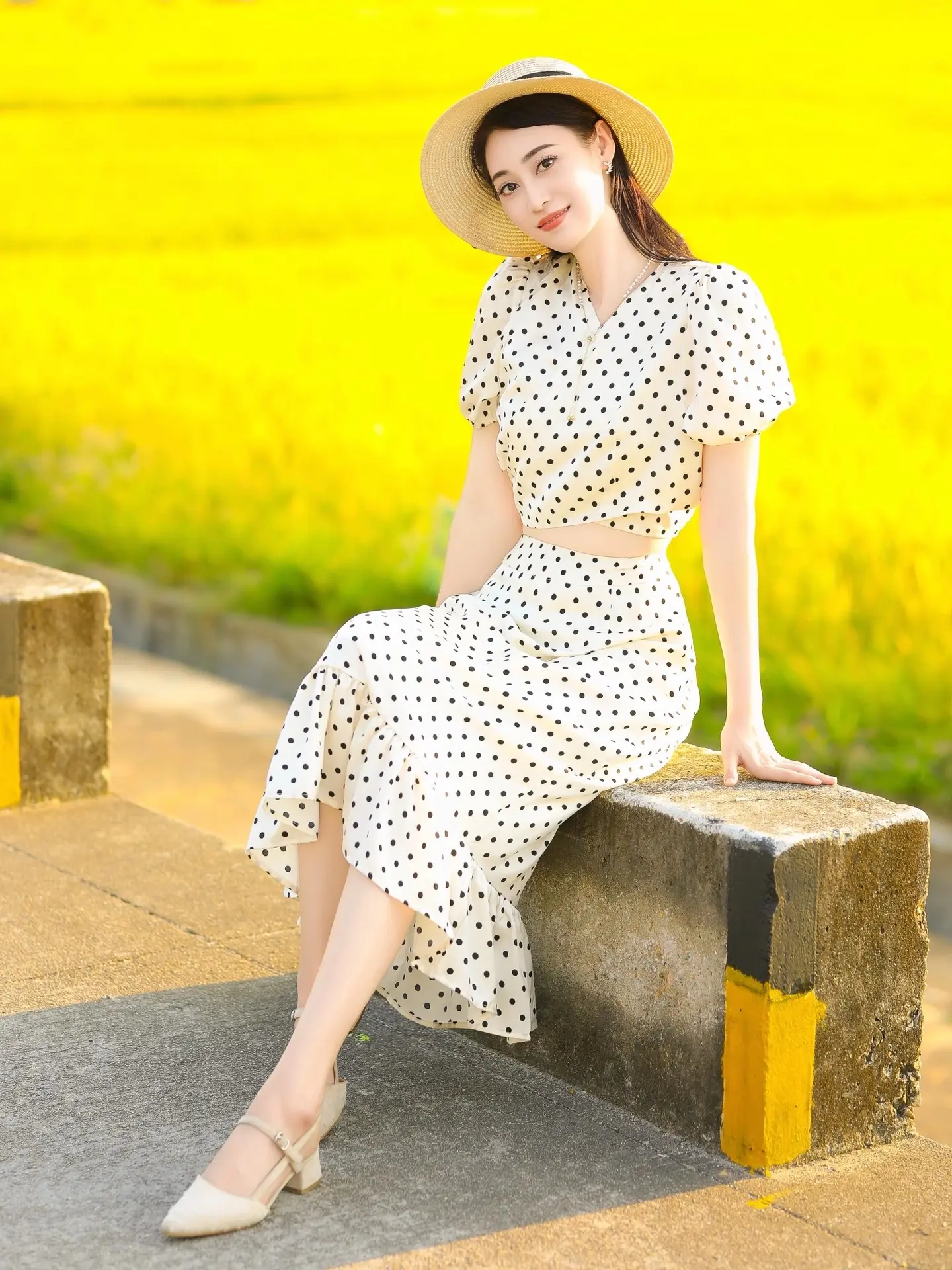 好晴朗的夏日☀️。蓝天 微风 烈日 虫鸣  金灿灿的稻田 沉浸在乡野间...